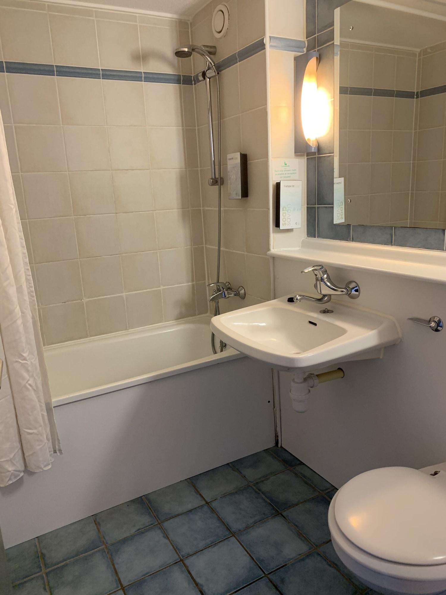 Campanile Hotel Вэйкфильд Экстерьер фото