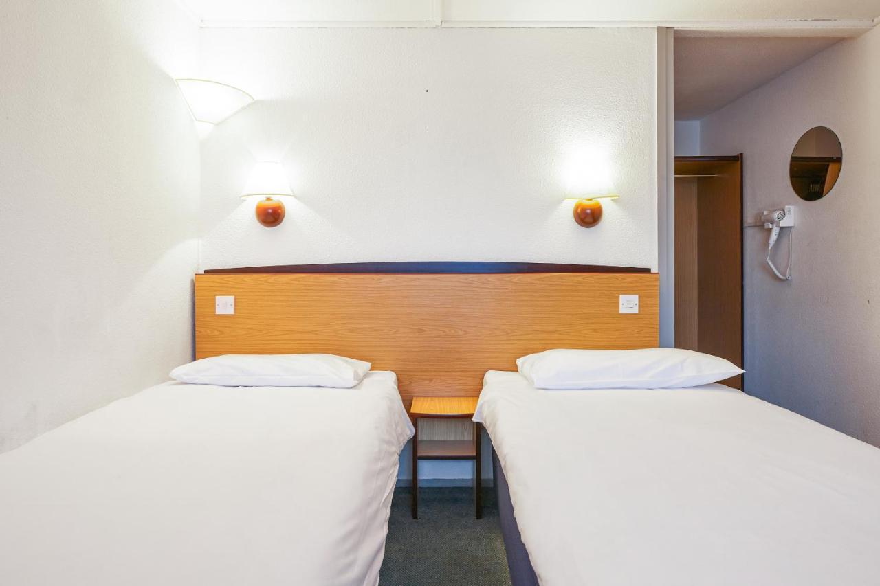 Campanile Hotel Вэйкфильд Экстерьер фото